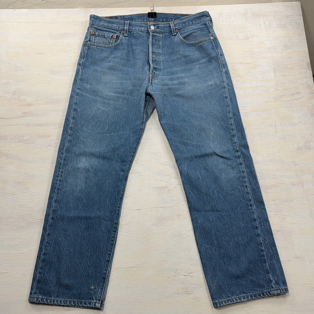 VTG Levi's Jeans 501xx W38 L33 Straight Leg Button Fly Medium Wash Blue Mens